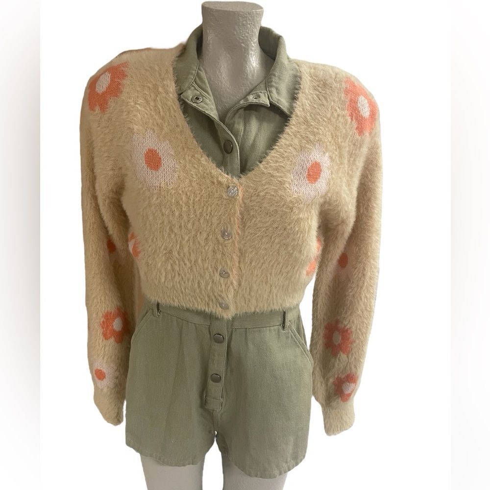 She + Sky crop daisy sweater, yellow orange & white, size S